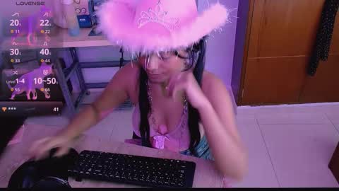 Snapshot of mattilda_18 chatting on October 6, 8:59 pm mattilda_18 online show from October 6, 8:59 pm