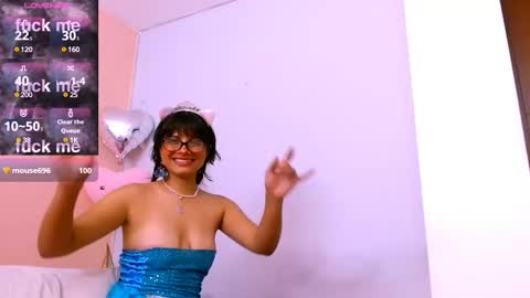 Snapshot of mattilda_18 chatting on March 3, 10:52 pm mattilda_18 online show from March 3, 10:52 pm