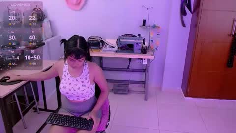 Snapshot of mattilda_18 chatting on October 20, 9:53 pm mattilda_18 online show from October 20, 9:53 pm