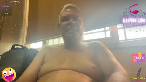 Snapshot of maturedman_44 chatting on October 25, 1:39 am DEV online show from October 25, 1:39 am