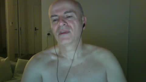 maturehotman online show from February 8, 6:54 am