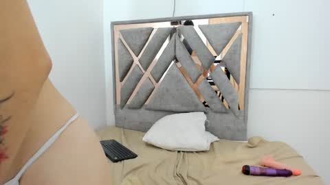 Snapshot of mavie_ivanova chatting on February 4, 10:55 pm mavie_ivanova online show from February 4, 10:55 pm