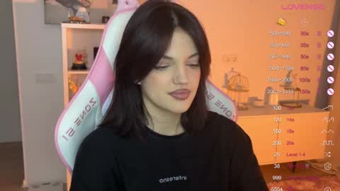 Snapshot of mavis_crystal chatting on September 19, 9:51 pm Mavis online show from September 19, 9:51 pm