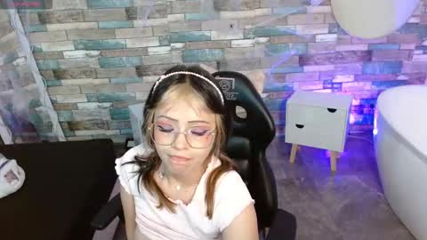 Mavis  online show from November 12, 3:25 pm