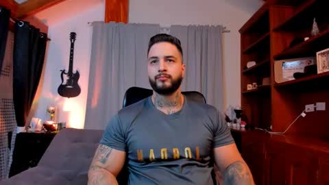 Snapshot of max_dic1 chatting on January 19, 10:17 pm max D. online show from January 19, 10:17 pm