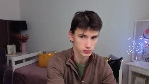 Max online show from December 18, 8:20 am