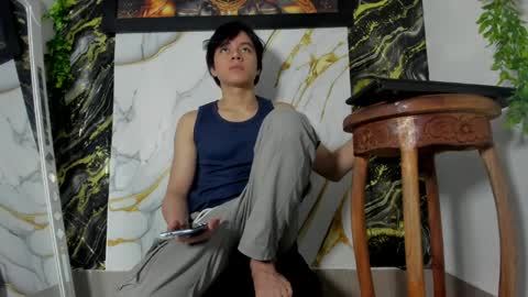 Max online show from April 6, 4:30 pm