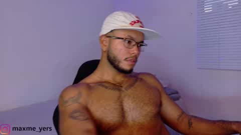 Snapshot of max_meyer chatting on October 6, 10:27 pm max_meyer online show from October 6, 10:27 pm