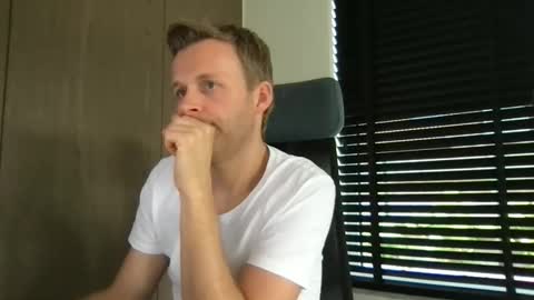 Snapshot of max_straight_1 chatting on September 25, 7:48 am Max take off clothes online show from September 25, 7:48 am