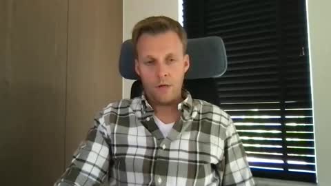 Snapshot of max_straight_1 chatting on September 29, 12:04 pm Max take off clothes online show from September 29, 12:04 pm