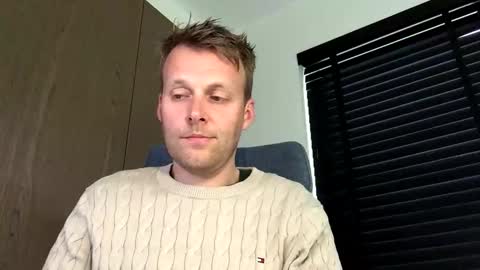 Max take off clothes online show from April 21, 7:48 am