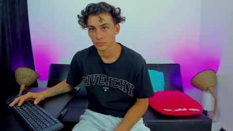 Snapshot of max_wild01 chatting on September 28, 7:28 am MAX online show from September 28, 7:28 am