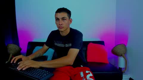 Snapshot of max_wild01 chatting on September 30, 1:21 pm MAX online show from September 30, 1:21 pm