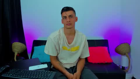 Snapshot of max_wild01 chatting on October 8, 5:30 pm MAX online show from October 8, 5:30 pm