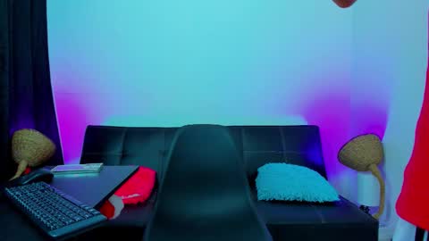 Snapshot of max_wild01 chatting on October 13, 6:37 am MAX online show from October 13, 6:37 am