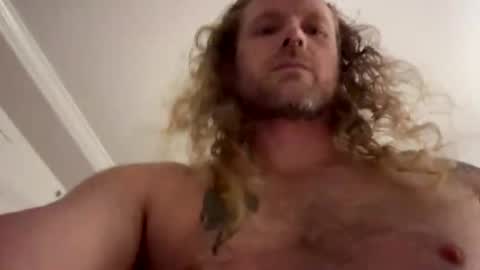 Max online show from November 10, 7:49 pm