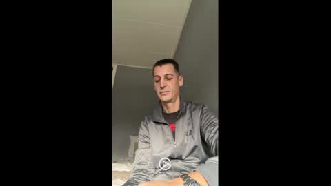 Snapshot of maxbose666 chatting on December 23, 1:03 pm Max online show from December 23, 1:03 pm