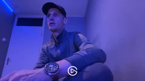 Snapshot of maxbose666 chatting on February 17, 6:50 pm Max online show from February 17, 6:50 pm