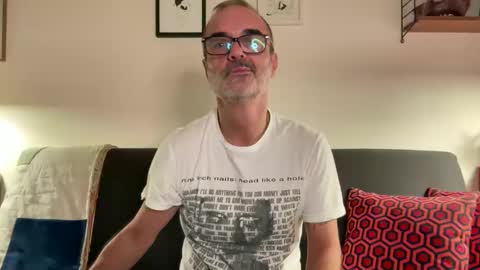 Snapshot of maxbow chatting on October 12, 5:48 pm Max Mikado online show from October 12, 5:48 pm