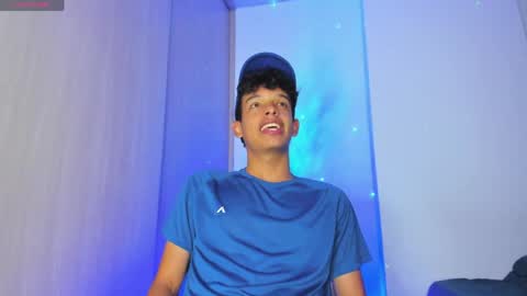 Max  online show from April 18, 2:02 am