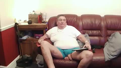 MAX online show from April 3, 11:33 pm