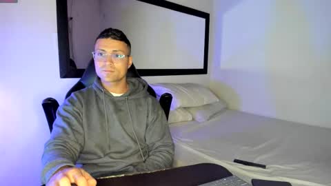 Snapshot of maxi_mux1 chatting on October 20, 2:05 am MAXI online show from October 20, 2:05 am