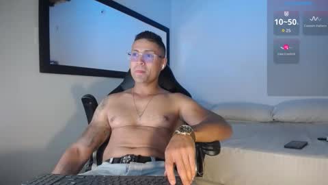 Snapshot of maxi_mux1 chatting on September 16, 4:37 am MAXI online show from September 16, 4:37 am