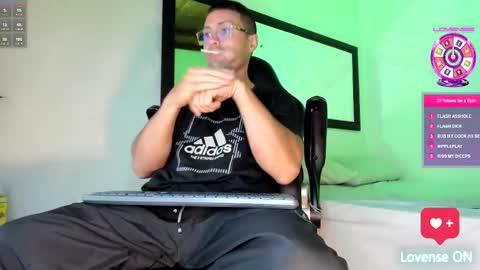 Snapshot of maxi_mux1 chatting on October 15, 3:10 am MAXI online show from October 15, 3:10 am