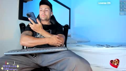 Snapshot of maxi_mux1 chatting on October 12, 4:38 am MAXI online show from October 12, 4:38 am