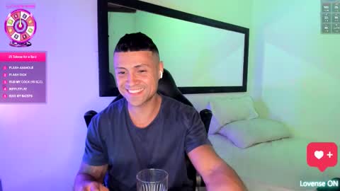Snapshot of maxi_mux1 chatting on October 18, 5:00 am MAXI online show from October 18, 5:00 am