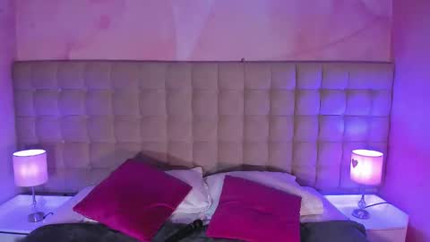 maxim online show from October 3, 6:54 am