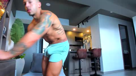 maximo_and_marcelo online show from December 4, 12:16 pm