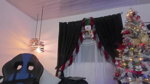 Maximo online show from December 21, 7:45 am