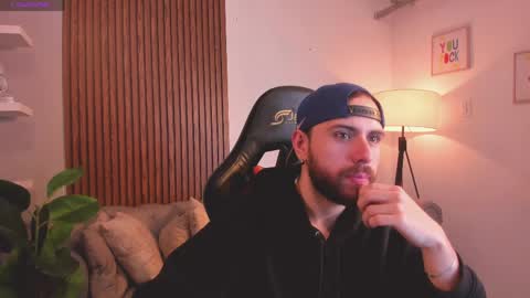 Maximo Wolf online show from April 13, 1:10 am