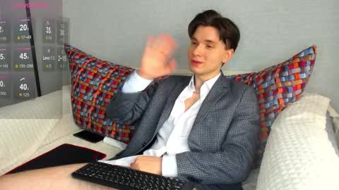 Max online show from February 25, 9:20 am