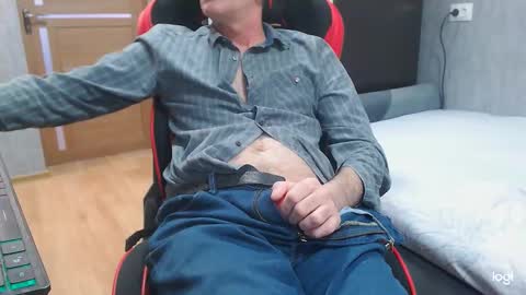 maximus3334 online show from March 25, 12:12 pm