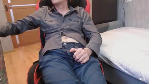 maximus3334 online show from March 18, 11:16 am