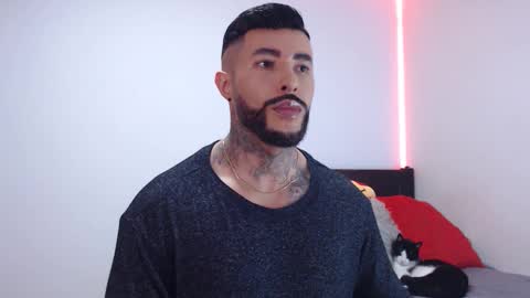 Independent Model online show from November 18, 3:31 am