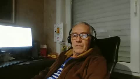 maxou569 online show from January 8, 12:55 pm