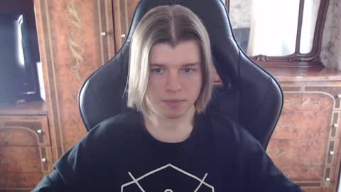 Max online show from December 4, 8:39 am