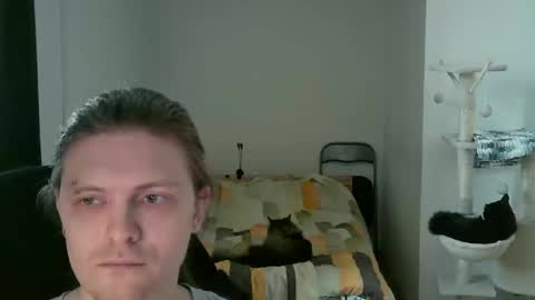 Snapshot of maxs_93 chatting on October 10, 12:11 pm maxs_93 online show from October 10, 12:11 pm