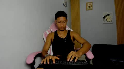 Snapshot of maxvibe420 chatting on October 5, 7:21 pm maxvibe420 online show from October 5, 7:21 pm