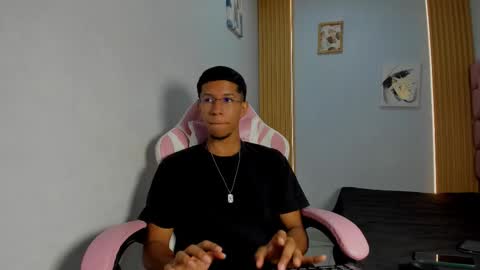 Snapshot of maxvibe420 chatting on October 7, 1:29 pm maxvibe420 online show from October 7, 1:29 pm