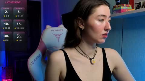 may_may_moon online show from April 18, 11:34 am