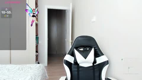 Mia online show from October 24, 3:51 am