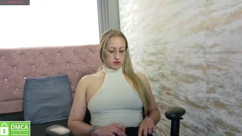 Maya online show from October 18, 2:16 am