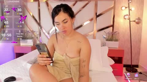 Snapshot of maya_blue_ chatting on February 10, 9:36 am Maya online show from February 10, 9:36 am
