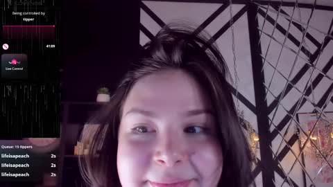 Woman online show from February 10, 5:19 pm