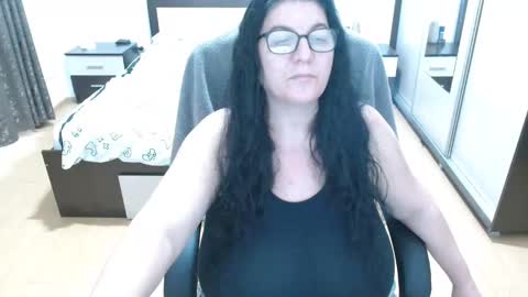 Maya online show from December 4, 11:13 am