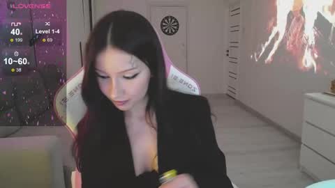 Mayales online show from October 4, 6:49 pm